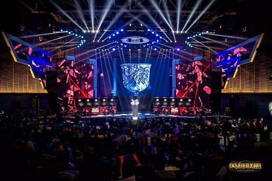 场通过一次 场通过一次